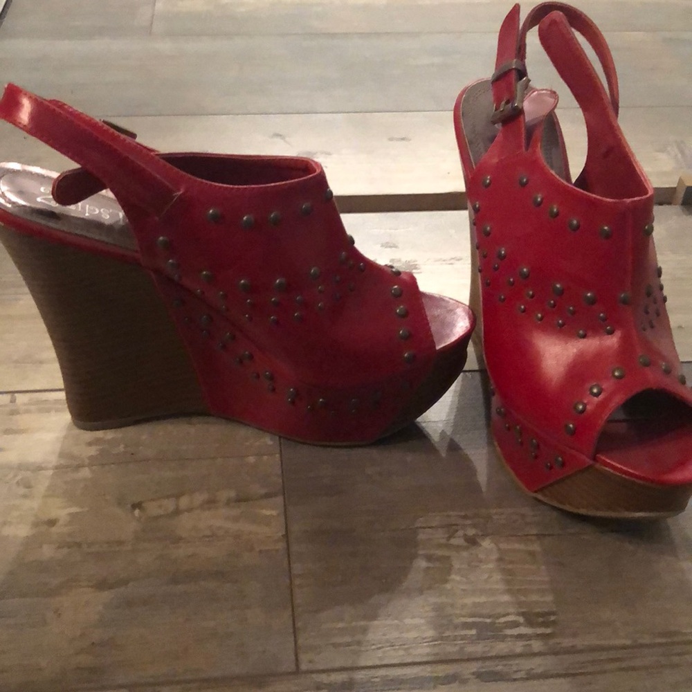 Stunning red wedges